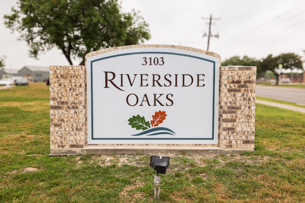 Riverside Oaks photo 5